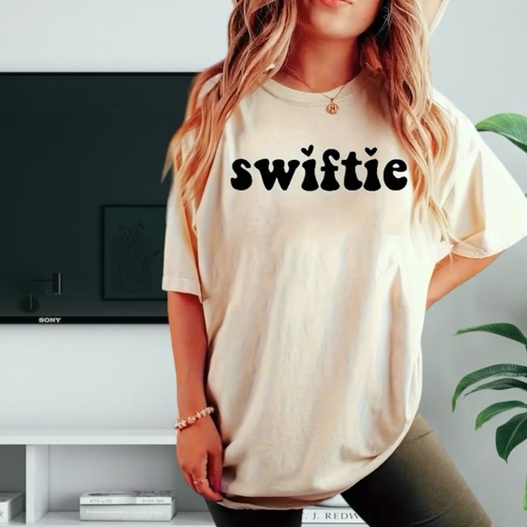 Tops - Nwot TAYLOR SWIFT T Shirt Womens XL Swiftie SLIM fit Crewneck X Large